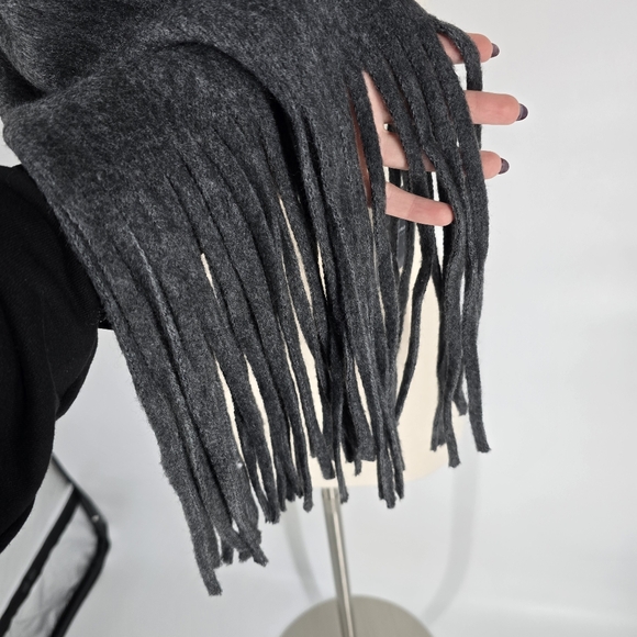 Lucky Brand NEW Thick Grey Fringe Winter Scarf - Picture 6 of 6